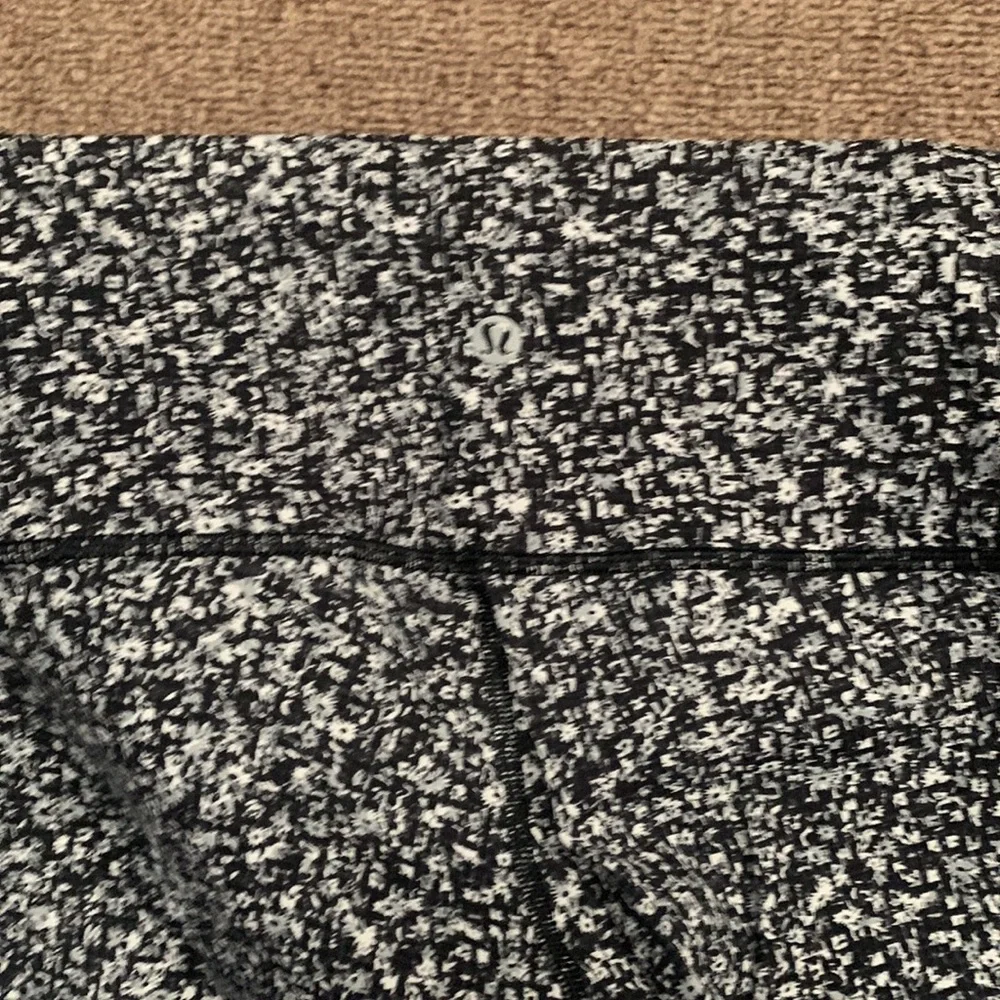 Lululemon Floral Alpine White Black Leggings - Picture 3 of 5